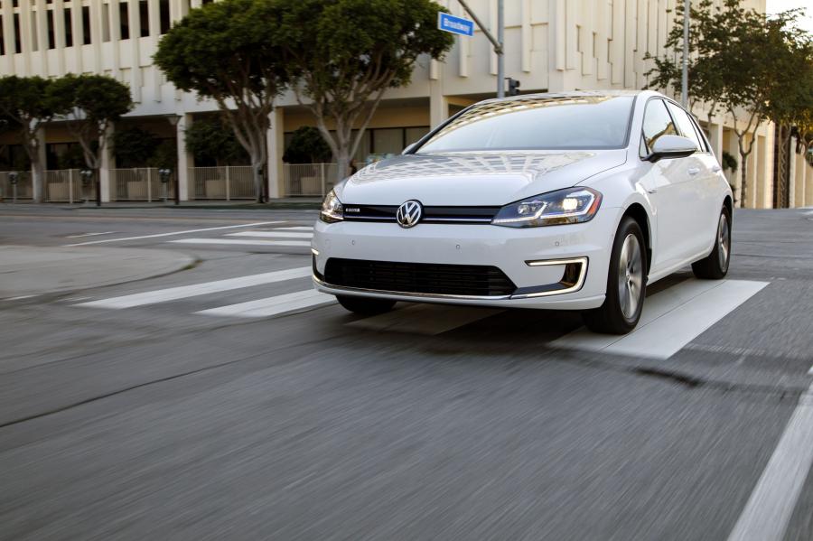  Volkswagen e-Golf 2017 года  (NA) (фото 18 из 32)